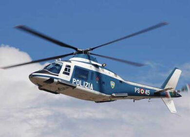 Ragusa, spacciano in spiaggia, i bagnanti si ribellano: 5 arresti