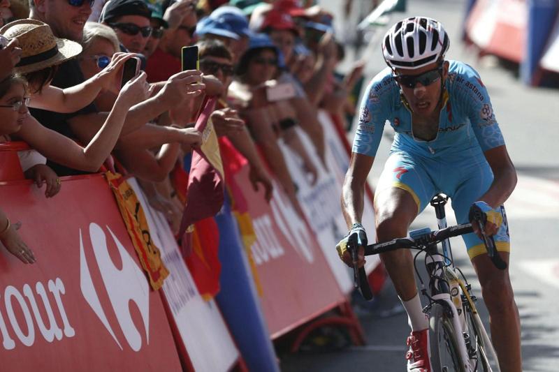 Fabio Aru show alla Vuelta: è maglia rossa. Crolla Froome Fabio Aru show alla Vuelta: è maglia rossa. Crolla Froome