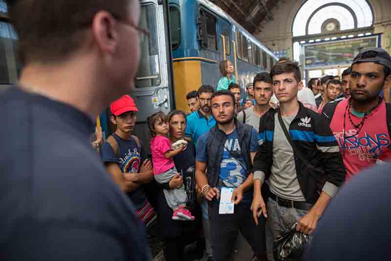 Migranti, centinaia accampati a Budapest. Stazione chiusa Migranti, centinaia accampati a Budapest. Stazione chiusa