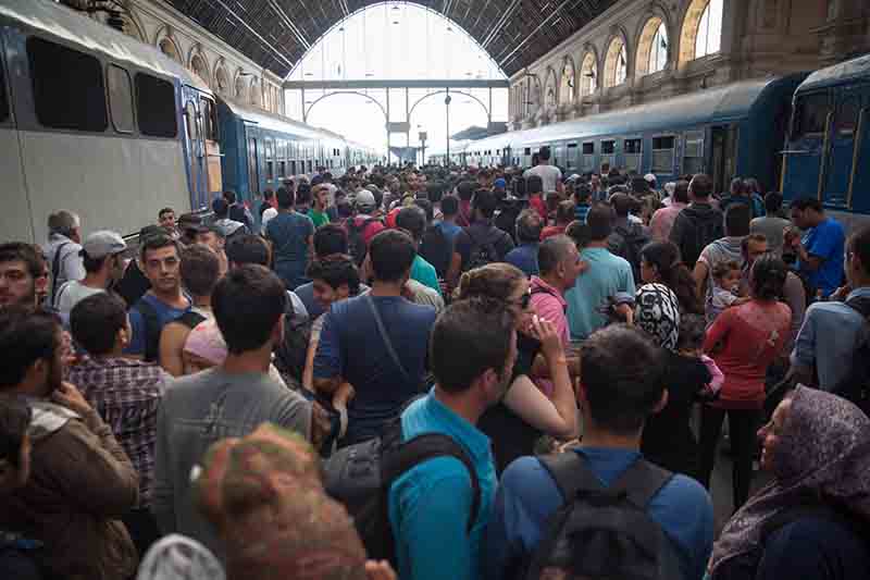 Migranti, centinaia accampati a Budapest. Stazione chiusa Migranti, centinaia accampati a Budapest. Stazione chiusa