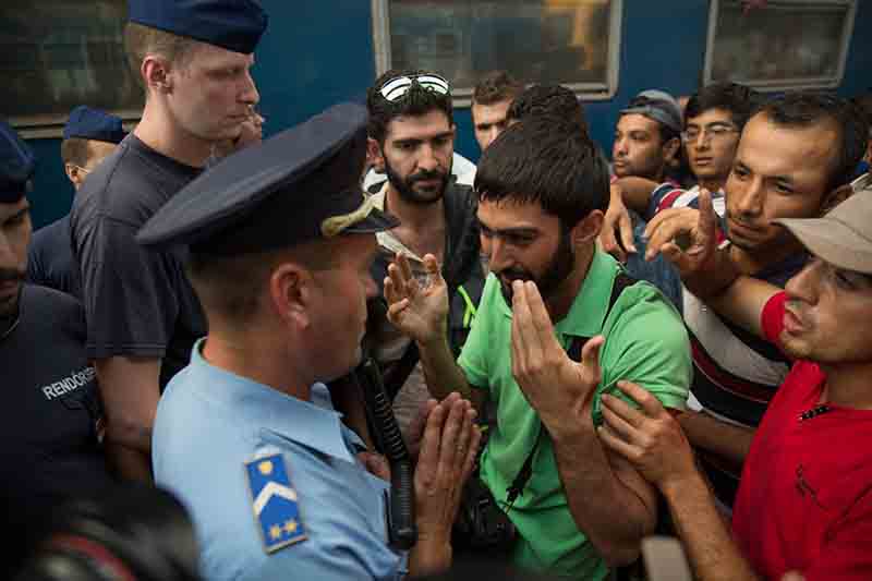 Migranti, centinaia accampati a Budapest. Stazione chiusa Migranti, centinaia accampati a Budapest. Stazione chiusa