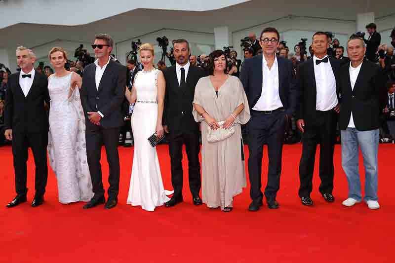 Vasco Rossi al Festival di Venezia. Red carpet stellare: foto Vasco Rossi al Festival di Venezia. Red carpet stellare: foto