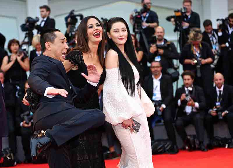 Vasco Rossi al Festival di Venezia. Red carpet stellare: foto Vasco Rossi al Festival di Venezia. Red carpet stellare: foto