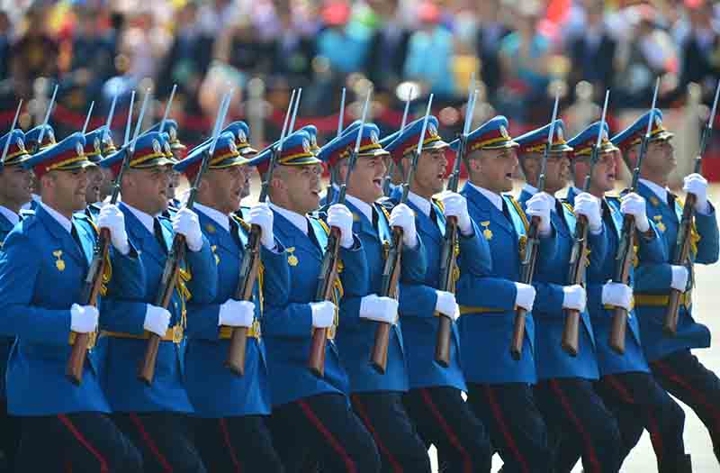 Cina, Pechino aumenta del 10% le spese militari, ma taglia i soldati Cina, Pechino aumenta del 10% le spese militari, ma taglia i soldati