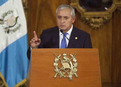 Guatemala, si dimette il presidente Otto Prez