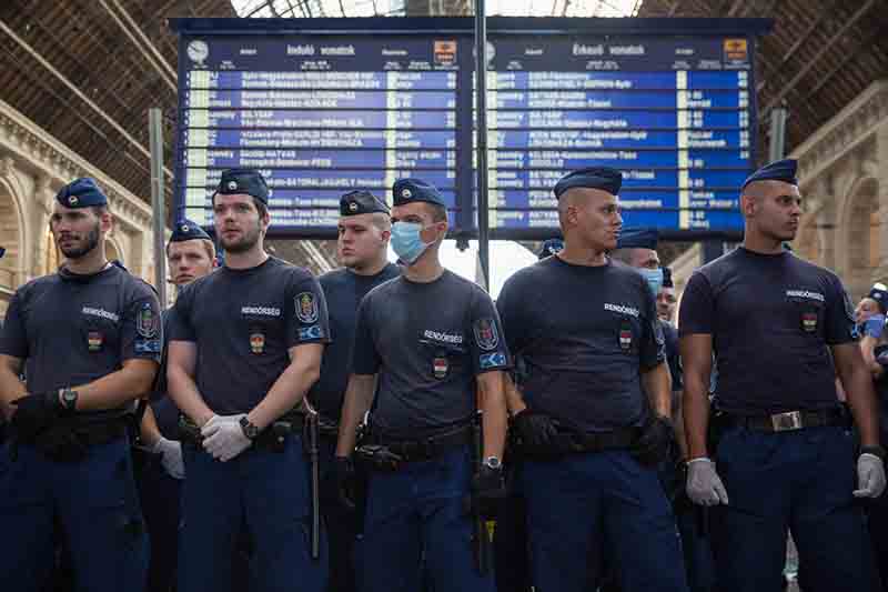 Ue: sanzioni ai paesi che rifiutano le quote. Ecco Speranza, nata a Budapest Ue: sanzioni ai paesi che rifiutano le quote. Ecco Speranza, nata a Budapest