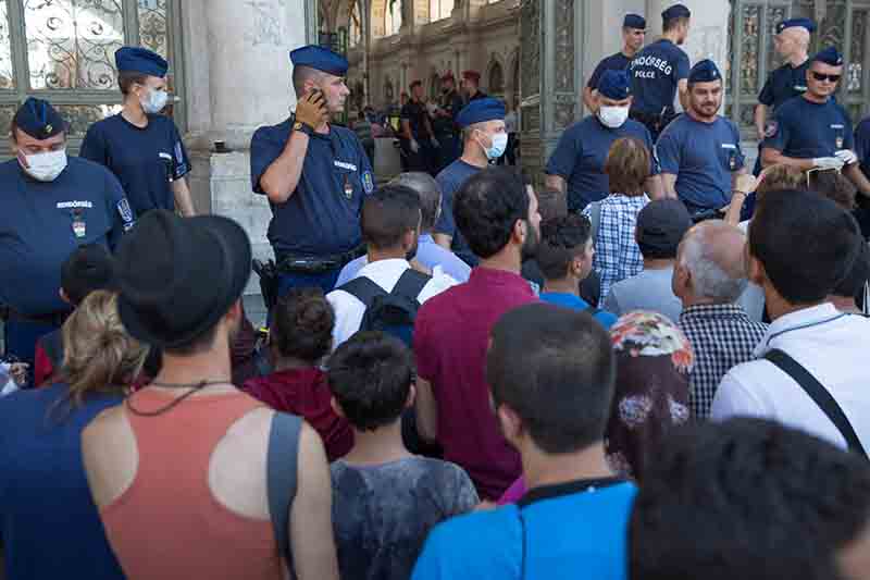 Ue: sanzioni ai paesi che rifiutano le quote. Ecco Speranza, nata a Budapest Ue: sanzioni ai paesi che rifiutano le quote. Ecco Speranza, nata a Budapest