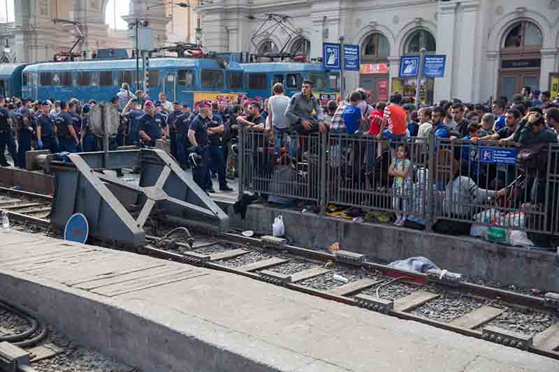 Ue: sanzioni ai paesi che rifiutano le quote. Ecco Speranza, nata a Budapest Ue: sanzioni ai paesi che rifiutano le quote. Ecco Speranza, nata a Budapest