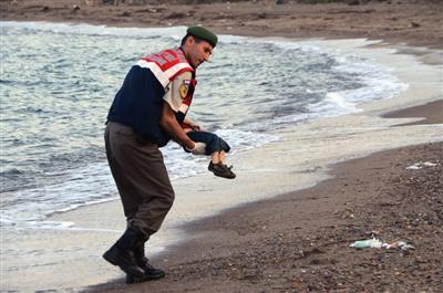 Pubblichiamo quella foto su tutti i siti e social e diamo il Pulitzer all’autore Pubblichiamo quella foto su tutti i siti e social e diamo il Pulitzer all’autore