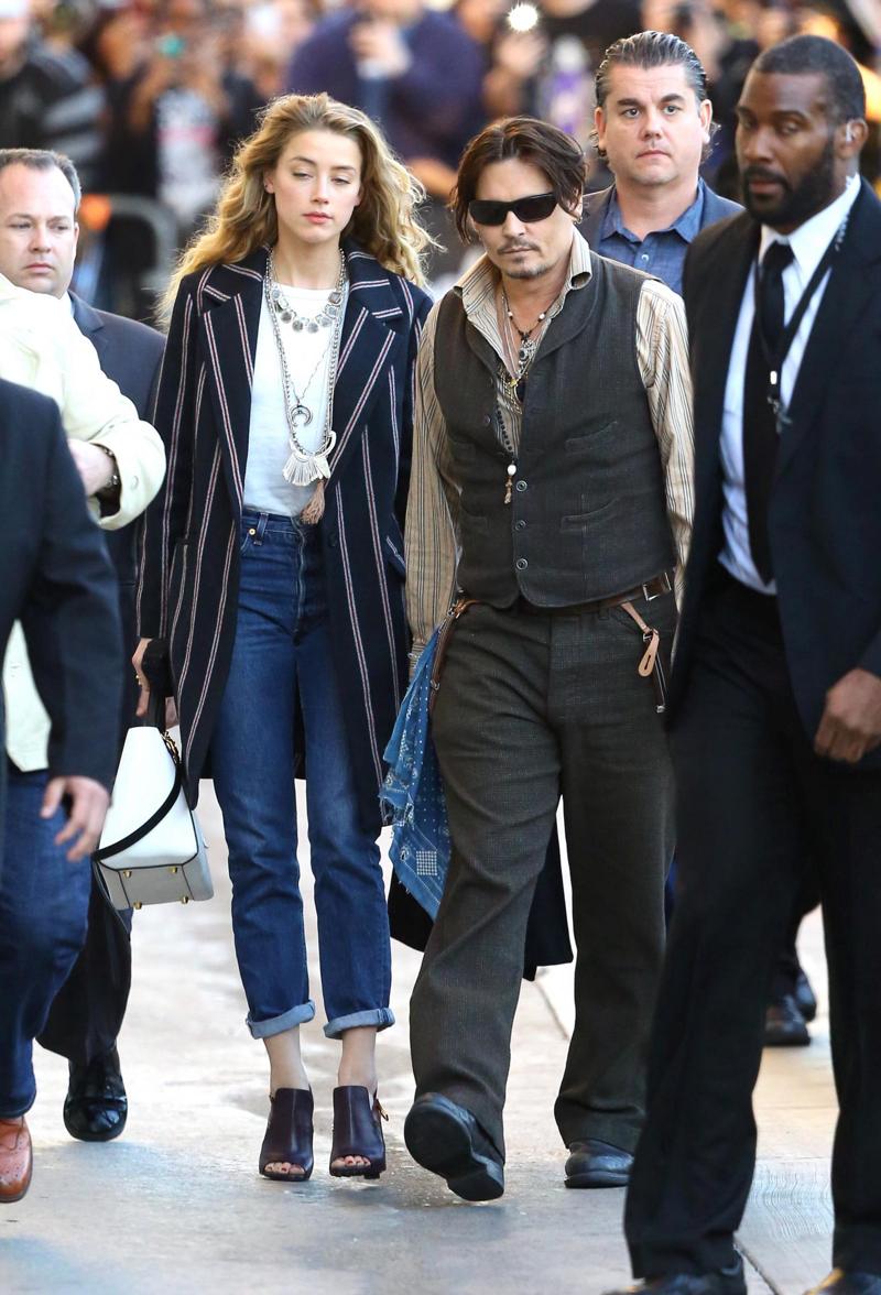 Festival di Venezia, è il giorno di Johnny Depp: pelato e appesantito in ‘Black Mass’ Festival di Venezia, è il giorno di Johnny Depp: pelato e appesantito in ‘Black Mass’