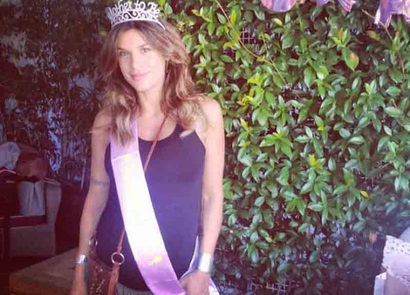 Elisabetta Canalis, manca poco al parto. E il baby shower è virale Elisabetta Canalis, manca poco al parto. E il baby shower è virale