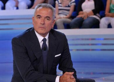 Colto da malore in studio. “La Rai paghi”. La battaglia di Sposini in appello