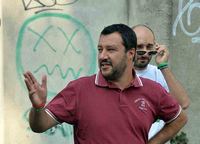 Immigrati, Salvini: “Sterminare i tagliagole islamici” Immigrati, Salvini: “Sterminare i tagliagole islamici”