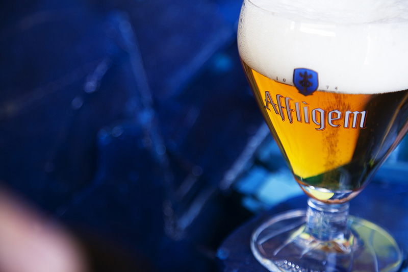 Birra Affligem con Giovanni Gastel: ecco il backstage
