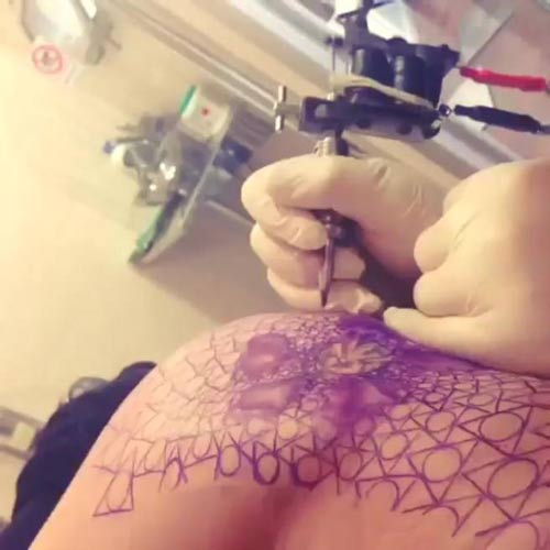 Tatuaggi, 13 italiani su 100 ne hanno almeno uno. Il decalogo