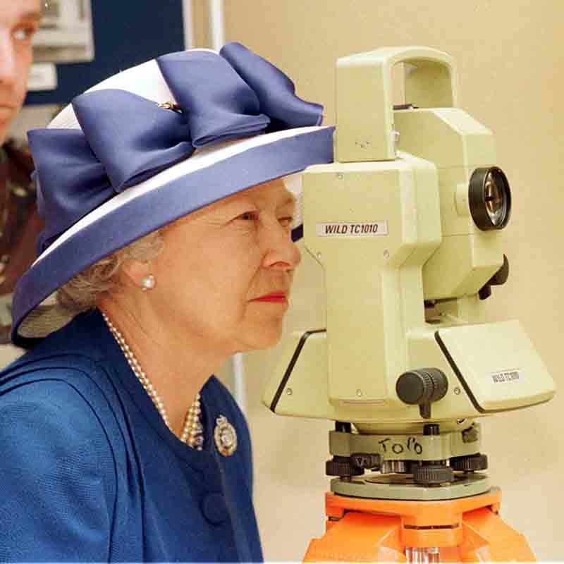 Elisabetta II sovrana-record. Da 63 anni icona di stile Elisabetta II sovrana-record. Da 63 anni icona di stile