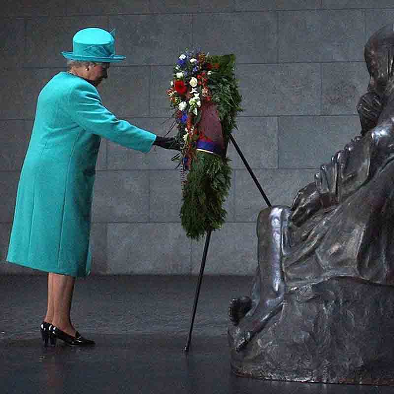 Elisabetta II sovrana-record. Da 63 anni icona di stile Elisabetta II sovrana-record. Da 63 anni icona di stile