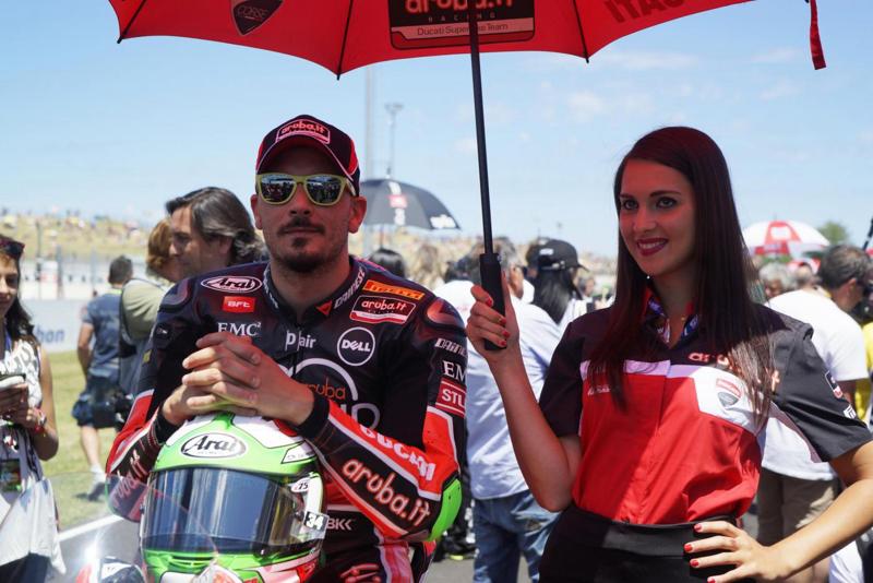 Sbk, Giugliano: frattura alla vertebra e lesione. Ma la Ducati…. Sbk, Giugliano: frattura alla vertebra e lesione. Ma la Ducati….