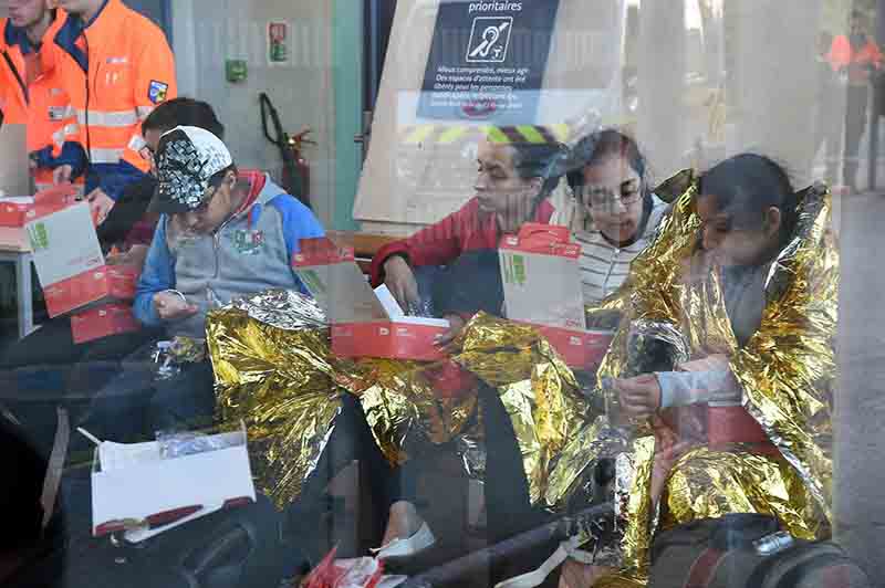 Ungheria, avviso shock anti-migranti: “Portano malattie, è pericolo contagio” Ungheria, avviso shock anti-migranti: “Portano malattie, è pericolo contagio”