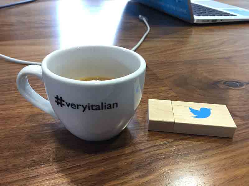 Twitter Italia “Make it Easy”. Ippolito”Servizi per utenti e inserzionisti” Twitter Italia “Make it Easy”. Ippolito”Servizi per utenti e inserzionisti”