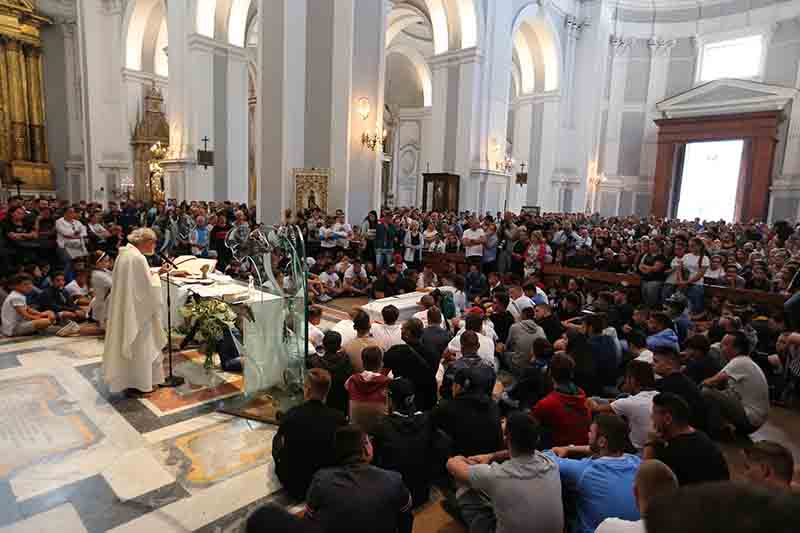 Funerali del giovane Gennaro, strappato striscione anticamorra