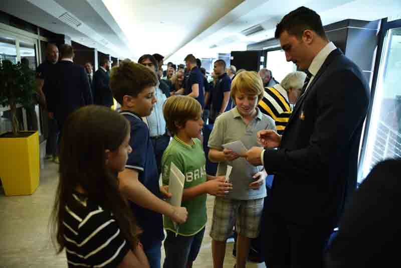 Rugby: gli azzurri incontrano i ragazzi di scuola-Edison Rugby: gli azzurri incontrano i ragazzi di scuola-Edison