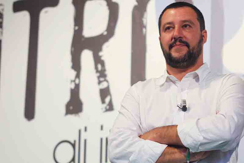Salvini: “Un tetto ai bimbi stranieri nelle classi” Salvini: “Un tetto ai bimbi stranieri nelle classi”
