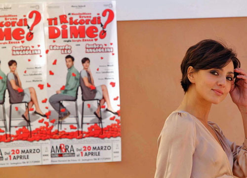 Ambra in lacrime per strada. Grave crisi…