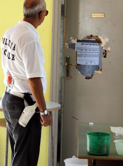Trapani, scuola devastata dai migranti. Bimbi trasferiti. FOTO Trapani, scuola devastata dai migranti. Bimbi trasferiti. FOTO