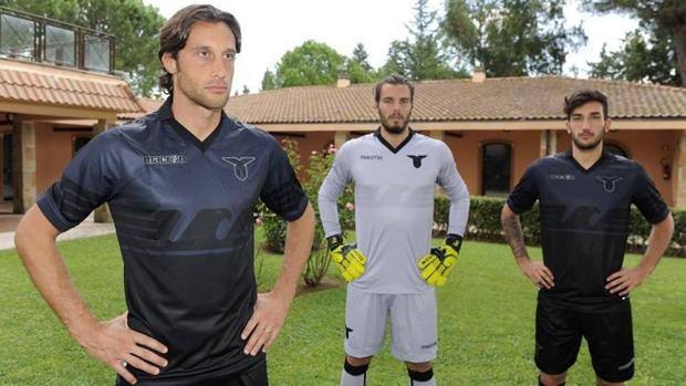 Lazio e la maglia nera: “Da Le Monde attacco assurdo, siamo basiti” Lazio e la maglia nera: “Da Le Monde attacco assurdo, siamo basiti”
