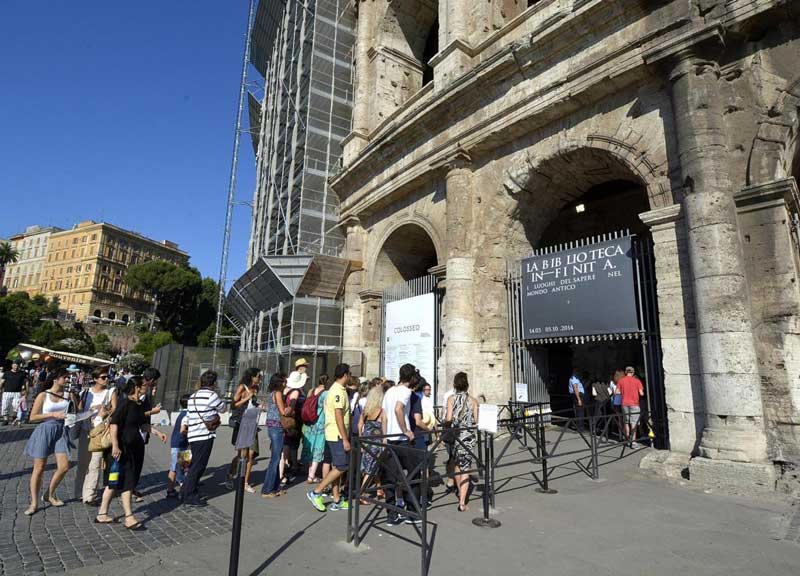 Colosseo chiuso per sciopero. I lavoratori della Soprintendenza in assemblea Colosseo chiuso per sciopero. I lavoratori della Soprintendenza in assemblea