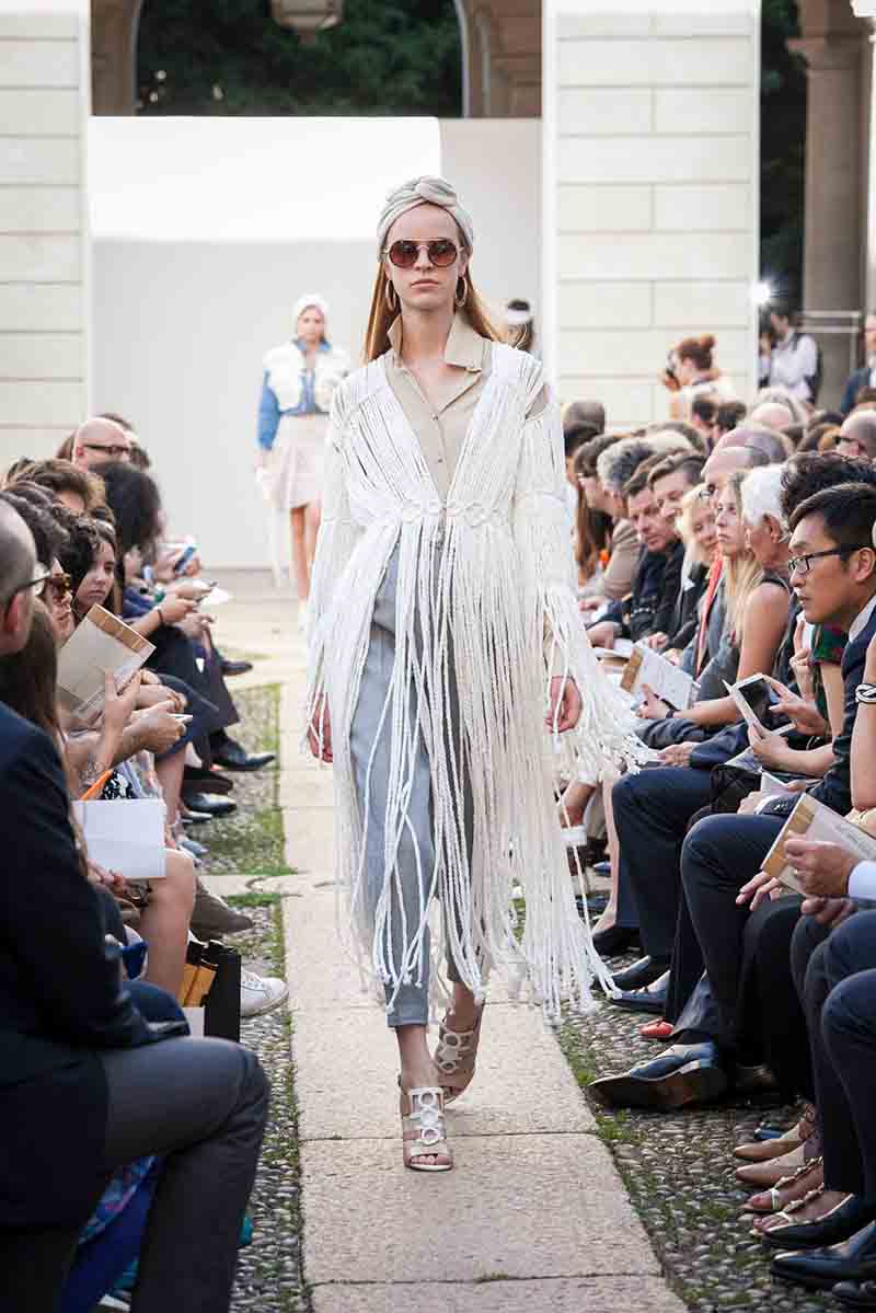Moda alternativa, questo autunno ci si veste di… stracci Moda alternativa, questo autunno ci si veste di… stracci