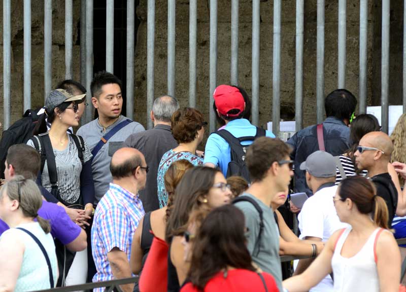 Colosseo e Foro chiusi per sciopero. Renzi: sindacalisti contro l’Italia Colosseo e Foro chiusi per sciopero. Renzi: sindacalisti contro l’Italia