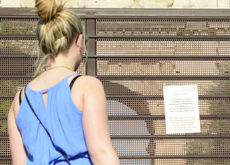 Colosseo e Foro chiusi per sciopero. Renzi: sindacalisti contro l’Italia Colosseo e Foro chiusi per sciopero. Renzi: sindacalisti contro l’Italia