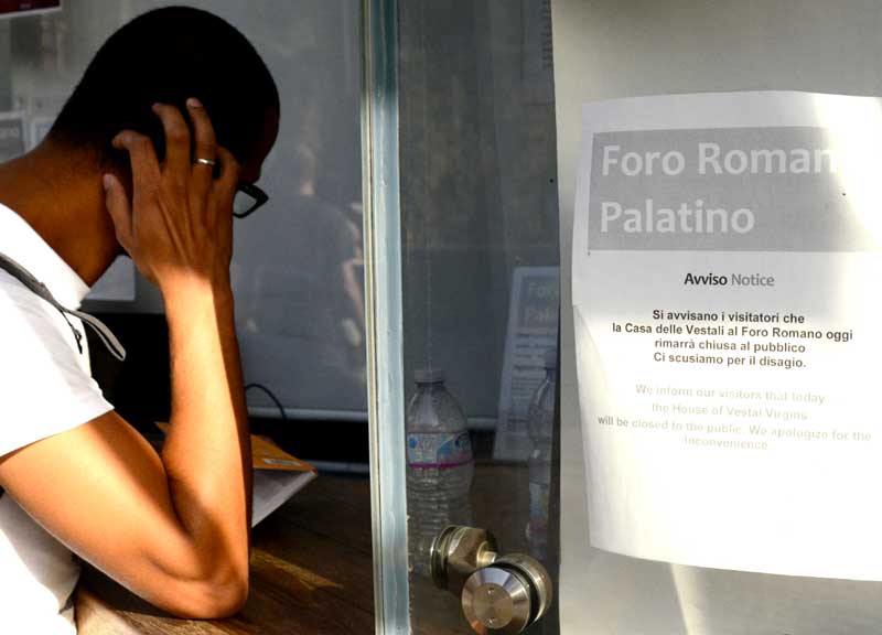 Colosseo e Foro chiusi per sciopero. Renzi: sindacalisti contro l’Italia Colosseo e Foro chiusi per sciopero. Renzi: sindacalisti contro l’Italia