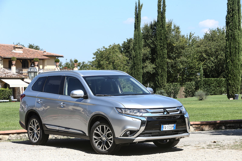 MITSUBISHI OUTLANDER: il crossover destinato a ridefinire i canoni  di guida