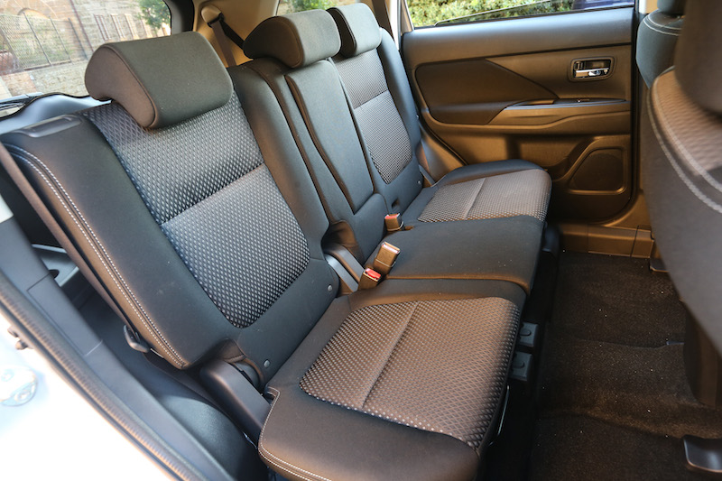 MITSUBISHI OUTLANDER: il crossover destinato a ridefinire i canoni  di guida