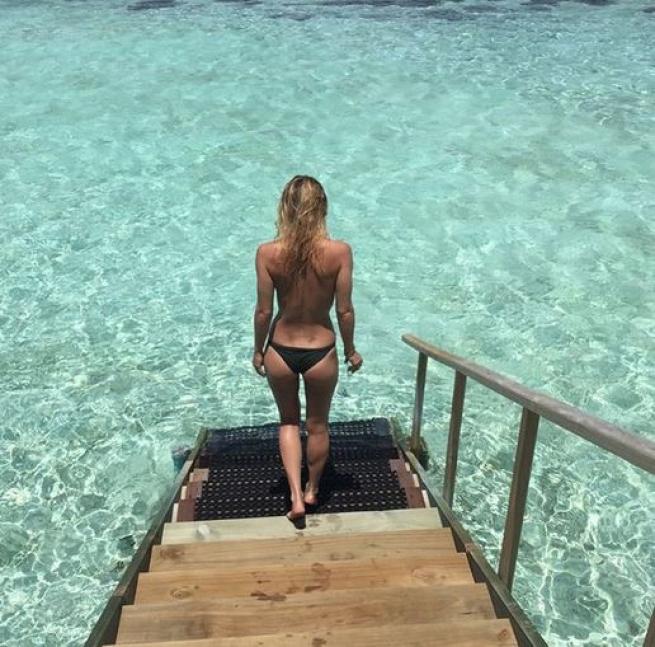 Bar Refaeli, le nozze diventano un caso: Israele chiude gli spazi aerei