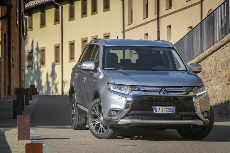 MITSUBISHI OUTLANDER: il crossover destinato a ridefinire i canoni  di guida