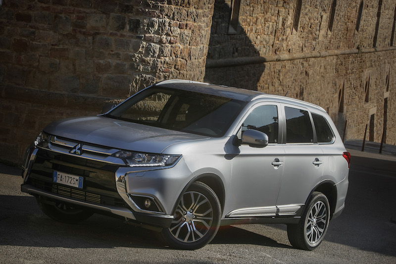 MITSUBISHI OUTLANDER: il crossover destinato a ridefinire i canoni  di guida