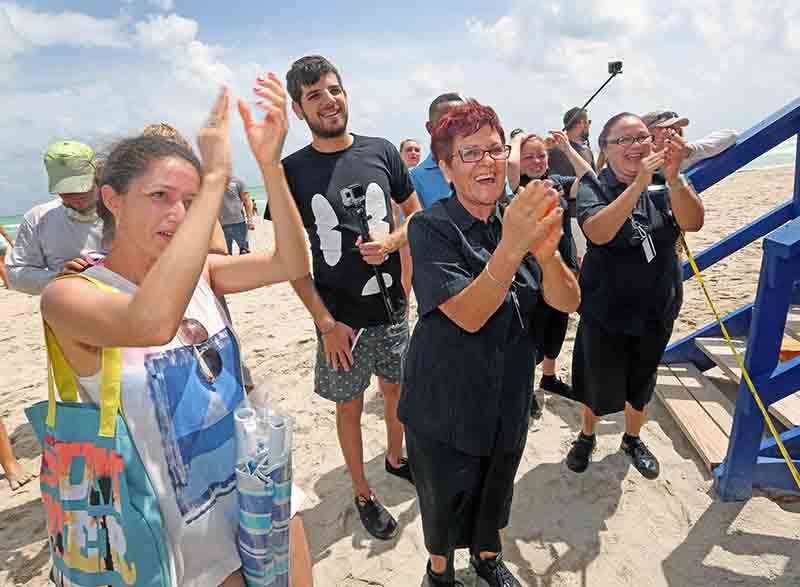 Profughi, Budapest chiude il confine, ma dalla Croazia continuano gli arrivi Profughi, Budapest chiude il confine, ma dalla Croazia continuano gli arrivi