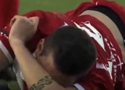 Tevez rompe tibia e perone a Ezequiel Ham durante Boca-Argentinos Tevez rompe tibia e perone a Ezequiel Ham durante Boca-Argentinos