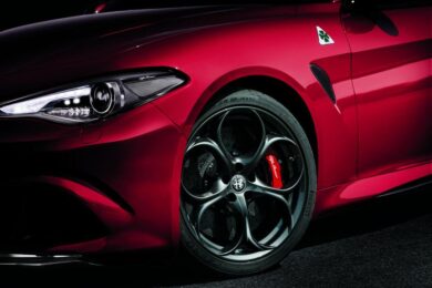 Pirelli “veste” Giulia per festeggiare le 2000 omologazioni