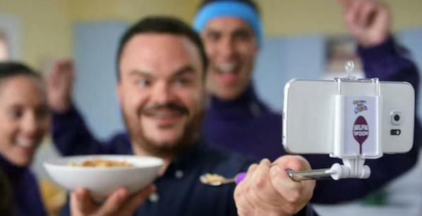 Ecco il cucchiaio da selfie: scatta mentre mangi