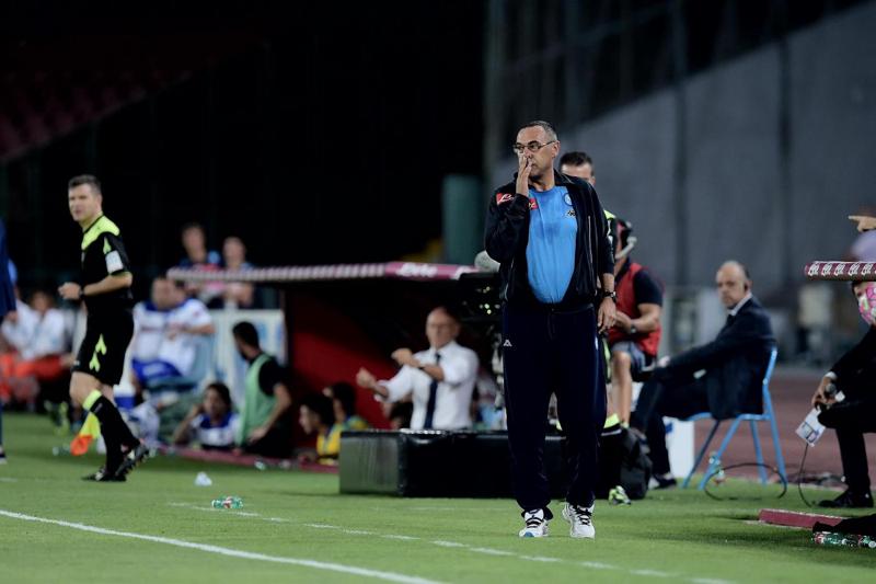 Napoli demolisce la Lazio. Sarri: “Noi da scudetto? Una bestemmia” Napoli demolisce la Lazio. Sarri: “Noi da scudetto? Una bestemmia”