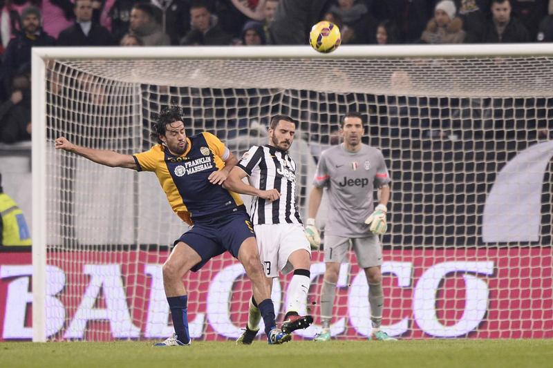 Verona, Luca Toni crack: lesione al legamento collaterale del ginocchio