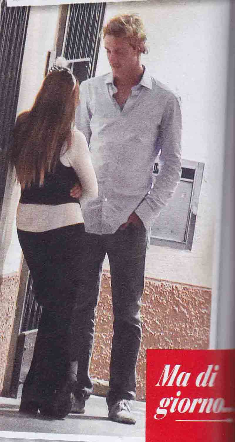 Pierre Casiraghi bacia una bionda. E non è Beatrice… FOTO