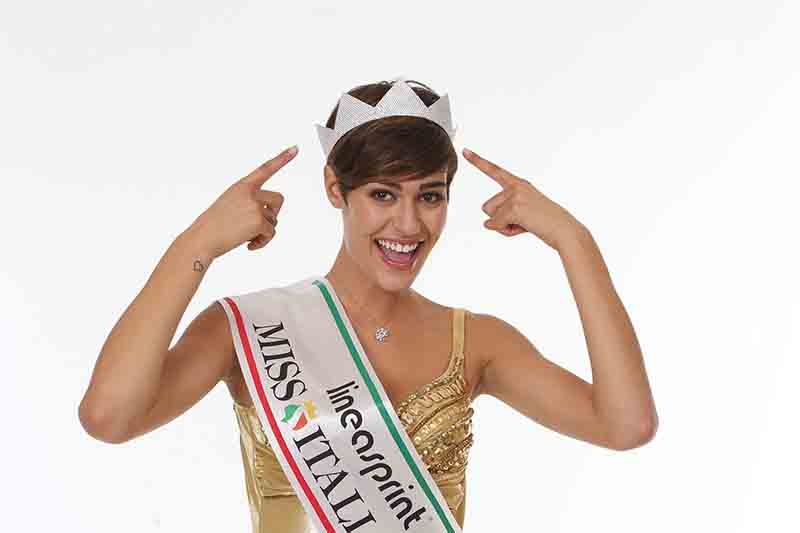 Miss Italia 2015 contro Striscia la Notizia: “Ecco che cosa mi avete fatto” Miss Italia 2015 contro Striscia la Notizia: “Ecco che cosa mi avete fatto”