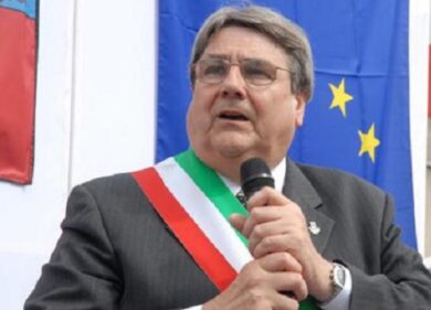 Otto profughi in arrivo, sindaco del Lodigiano si dimette per protesta