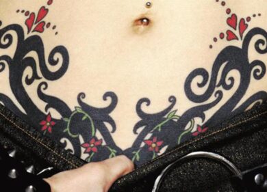 Ha il piercing al naso, cacciato dalla scuola